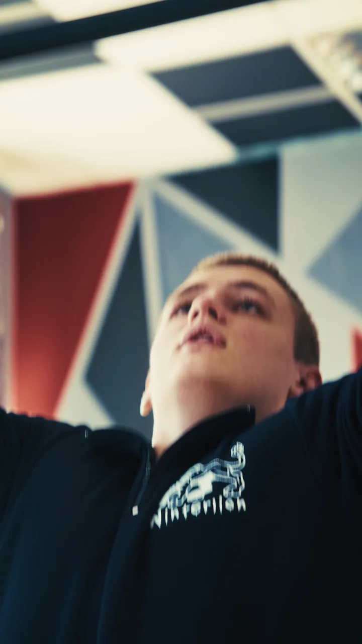 Зал — Спорт · 9:16
